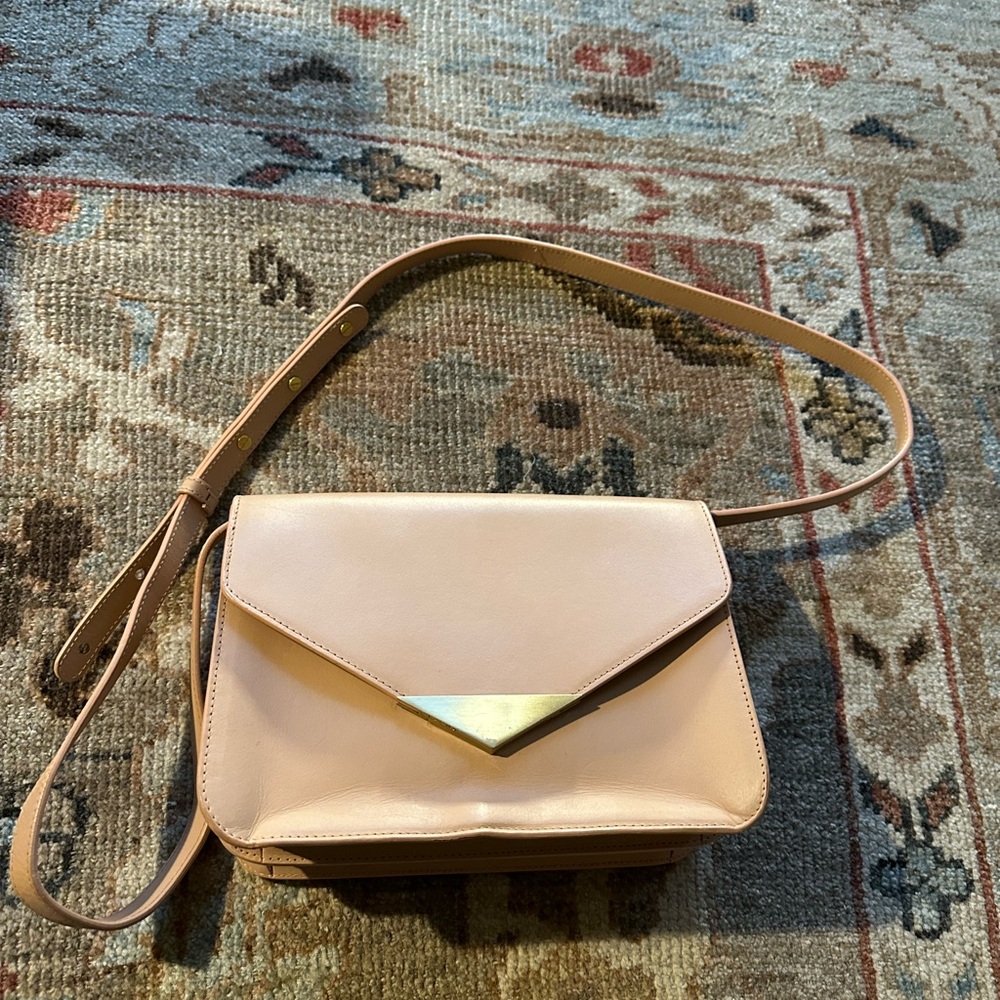 Facine leather - Aritzia 

Elegant Tan Leather Women's Bag
